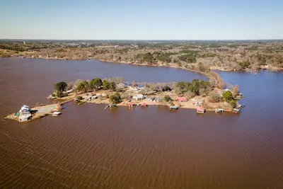 Image de Lake Front | 2 Boat Slips | Hot Tub | Game room