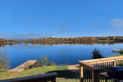 Image de Waterfront Cottage Suite, 2 Bdrm 2 Bath, Beach, Firepit, Dock, Deck Bbq Sleeps 6