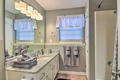 Image de Hot Springs Home on Lake w/ Private Boat Dock!