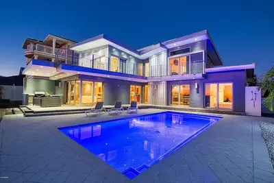 Image de New Private Million Dollar Riverfront Retreat