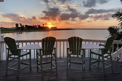 Image de Large North Padre Island Waterfront Home with Dock & Sunset Views