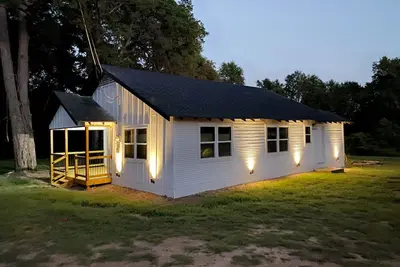 Image de **New** Modern Boho 2-bedroom home
