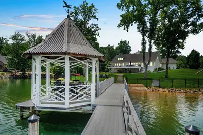Image de Lakefront Living by SoCharm | Family Friendly Fun