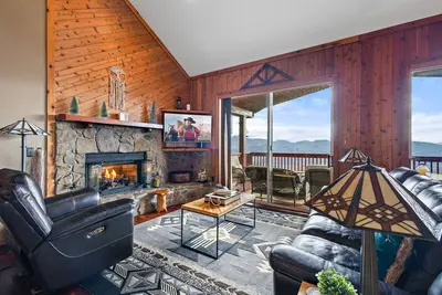 Image de Mountain Home with Long Range Views