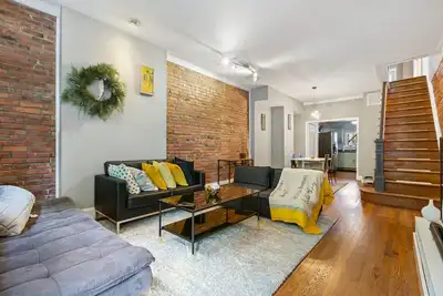 Image de Pristine Townhouse With Rooftop Deck Near Canton!