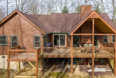 Image de White Tail Cottage - Pet Friendly, Hot Tub, Firepit, 7 Minutes to Skiing!