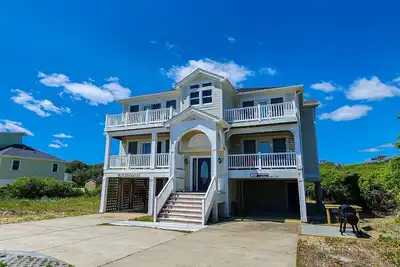 Image de Relax and enjoy the beautiful, ocean views from this 7 Br Southern Shores home w/Private Pool!