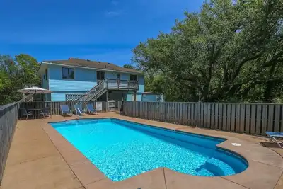 Image de The Great Escape - 4 Br beach home w/Private Pool only 2. 5 blocks from the ocean!