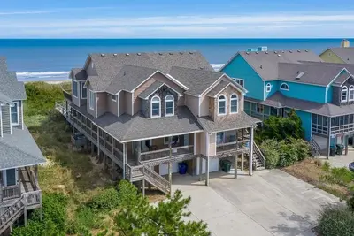 Image de Bobbi's Bungalow - Walk off your back deck onto the beach from this 4 Br beachfront townhome!