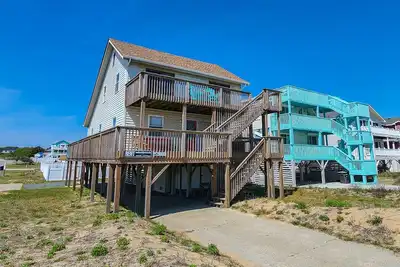 Image de Wake up and salt air with this 4 Br Semi-Oceanfront, dog friendly home w/Private Pool!
