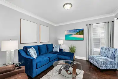 Image de Cozy midtown home 10 minutes to downtown Kansas City.