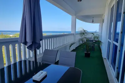 Image de Romantic apartment with sthnning sea views - 5 min from the beach