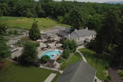 Image de Stone Manor Estate Private pool hot tub, full bar, gym, game room movie theater