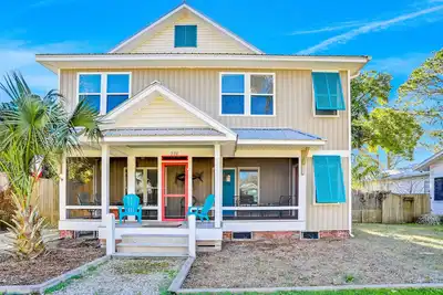 Image de Lower-level dog-friendly home with patio, firepit, fish cleaning station, & Ac