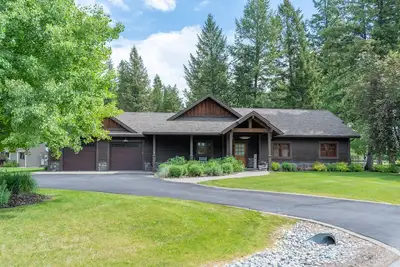 Image de Magical mountain retreat with a firepit, patio, W/D, & central Ac - dog-friendly