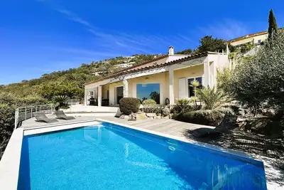 Image de Superbe Villa pour 8 personnes avec vue mer panoramique et piscine chauffée à La Londe-les-Maures