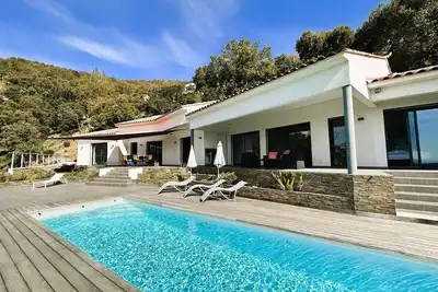 Image de Villa pour 8 personnes climatisée avec piscine chauffée et vue mer à La Londe-les-Maures