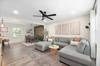 Image de Renovated Home near Uptown w Fenced yard & Parking + Dog Friendly!