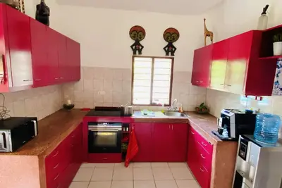 Villa with own compound with pool, 5 minutes to the beach, shops and restaurants