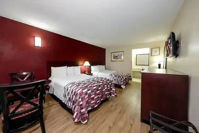 Image de Experience Soothing Moments & Luxury! Free Parking, Outdoor Pool, Parking!