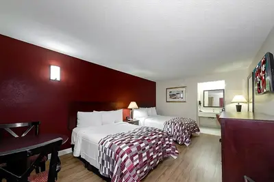 Image de Conveniently To Excellent Transportation! Pet-friendly, Outdoor Pool, Parking!