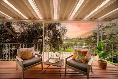 Image de 6615 Entire · 6b4b Newly Remodeled Home w/ Green Lake View