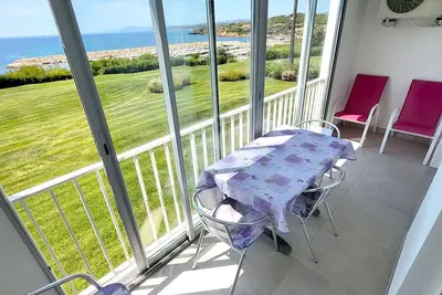 Image de T3 climatisé avec piscine, tennis et parking à 200m des plages