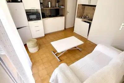 Image de Appartement T3 avec Parking, Piscine, Tennis et Wi-Fi - À 200m des Plages et Commerces