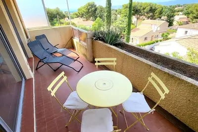 Image de T1 climatisé avec parking à 700m des plages, animaux admis