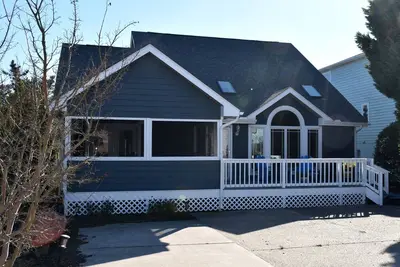 Image de Pond Front in Cape Shores just steps to the Beach