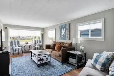 Image de Boyne City Downtown Home! Sleeps 8