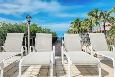 Image de Blue Water is Calling! 5bedroom 3bath with large p