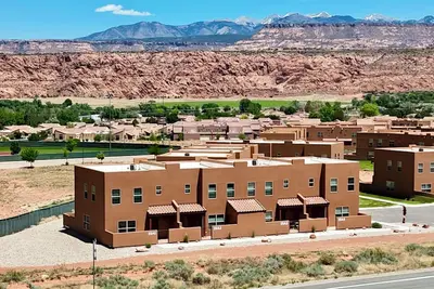 Image de Red Rock Views! I Pool & Hot Tub I Trailer Parking I Bike Storage