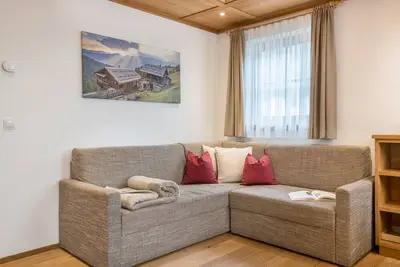 Image de Appartement \"Feldererhof Apt Hochstein\" avec vue sur les montagnes, jardin partagé et Wi-Fi.