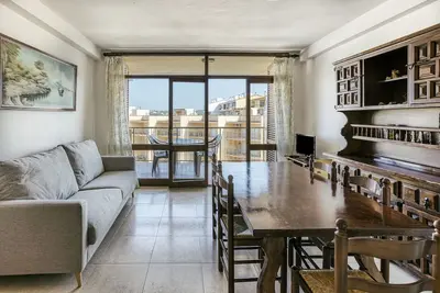 Image de Appartement 'Casal Riells' avec piscine partagée, terrasse privée et balcon.