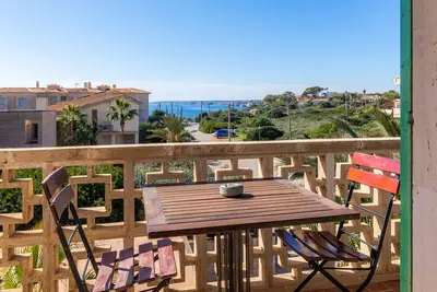 Image de Appartement 'Can Salas 2 Dormitorios D' avec vue sur la mer, Wi-Fi et climatisation.