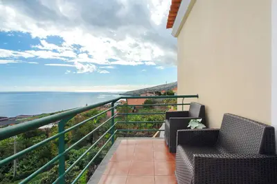 Image de Appartement \"Jota Paradise\" avec vue sur la mer, terrasse privée et Wi-Fi.