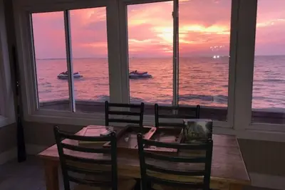 Image de Very private, waterfront, 1 acre, family friendly