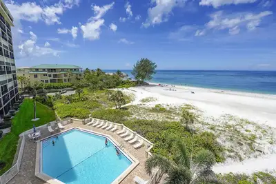 Image de Private Beach Condo In Village