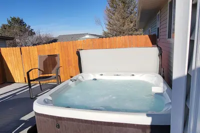 Image de Quiet Neighborhood! - Hot Tub Retreat!