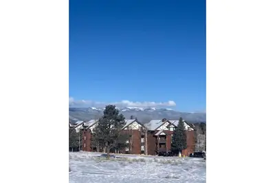 Image de Cozy condo three minutes to the chair lift