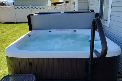 Image de Burley Hot Tub Haven - Clean and Spacious!