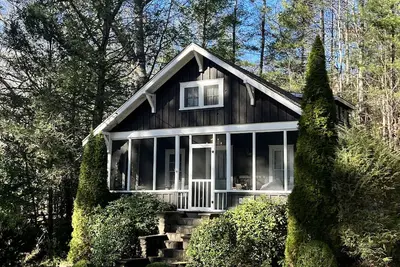 Image de Lake Junaluska cottage with amenities galore!