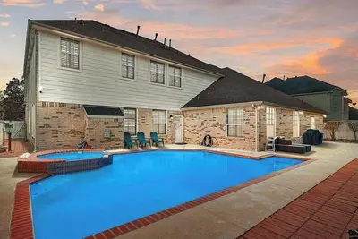 Image de Amhot - in Houston with heated pool spa