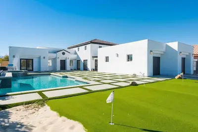 Image de Bermuda Estate with Amazing Private Pool, Bbq, and Mini Golf!