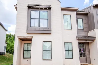 Image de Oxford Townhome Rental