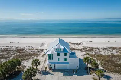 Image de Ginger Snap: 5 Br Beachfront Home- Elevated Pool, Pet Friendly, Sleeps 20!