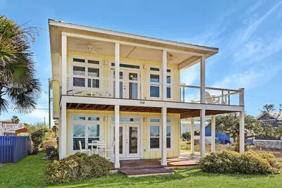 Image de Living the Dream Mb: 3 Br Charming Home on Mb- Beachfront, Sleeps 8!
