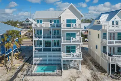 Image de Marg-O-Lago: Lovely 6br Home on Sjb- Sleeps 20, Priv. Pool, Beachfront!