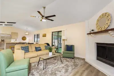 Image de Fall Deal! Glimmering Jacksonville Getaway~Grill, Mayo & Beach~Sleeps 7